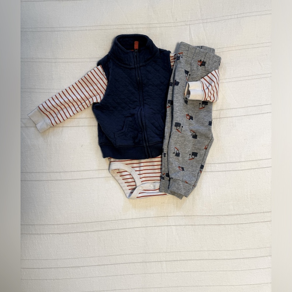 ⚫️5/$25!⚫️Carters matching 3 piece set